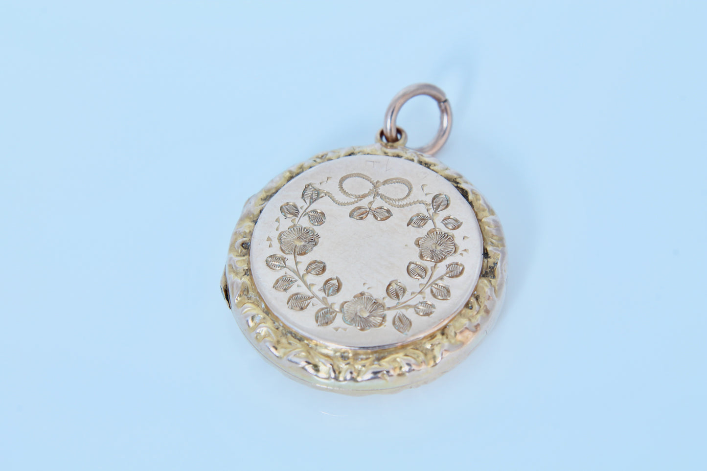 edwardian-9ct-gold-decorative-bird-locket