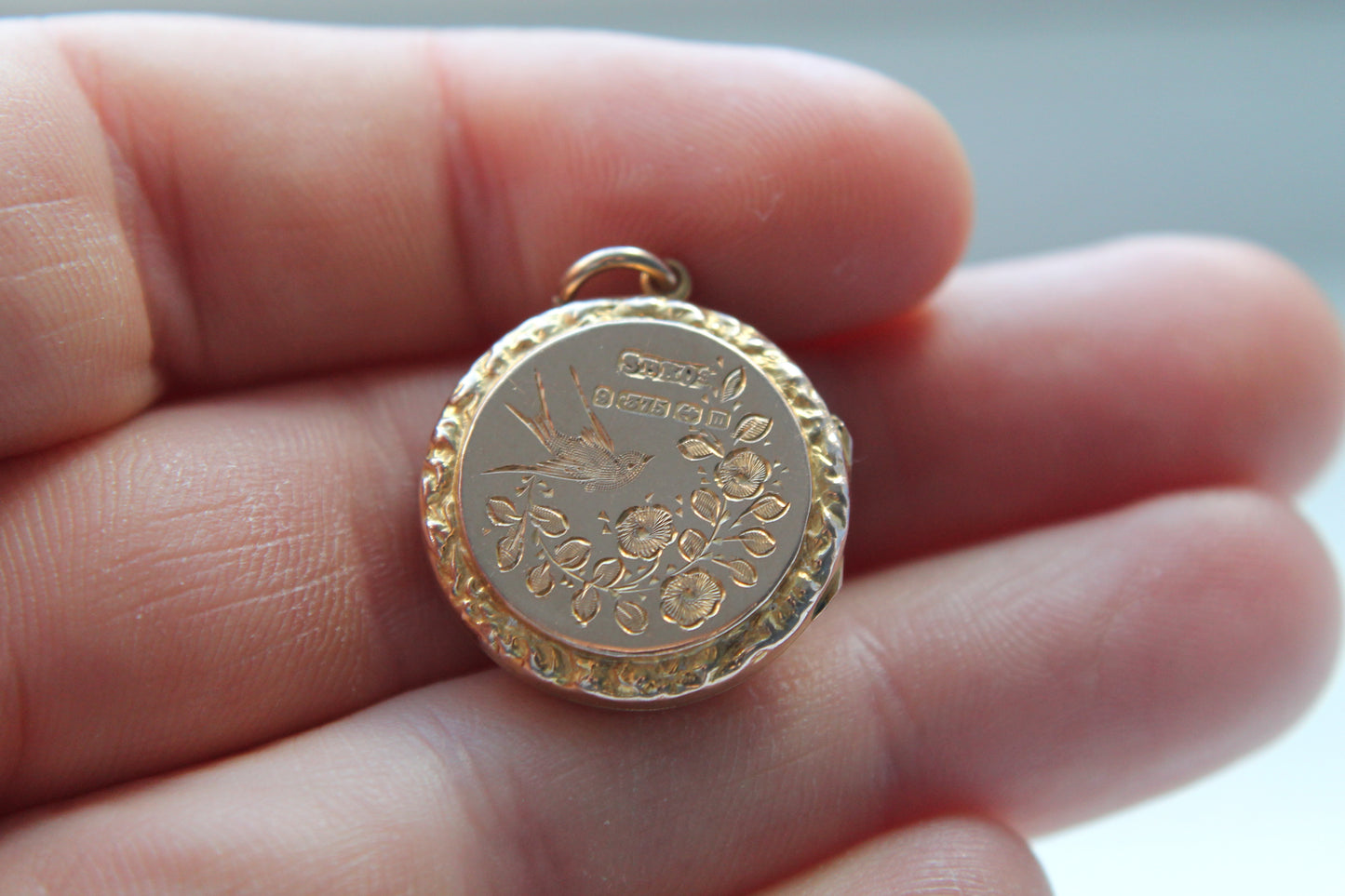 edwardian-9ct-gold-decorative-bird-locket