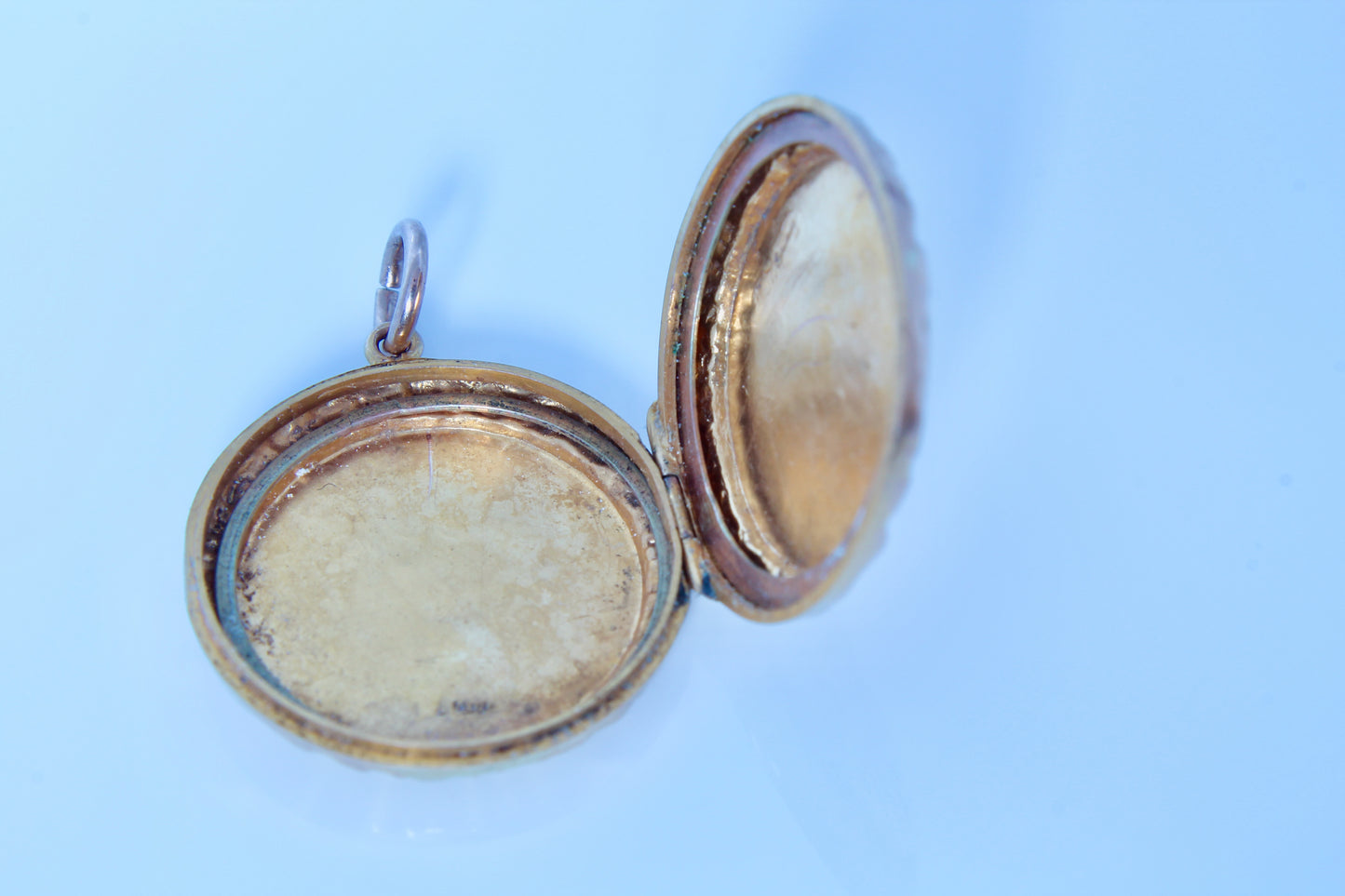 edwardian-9ct-gold-decorative-bird-locket