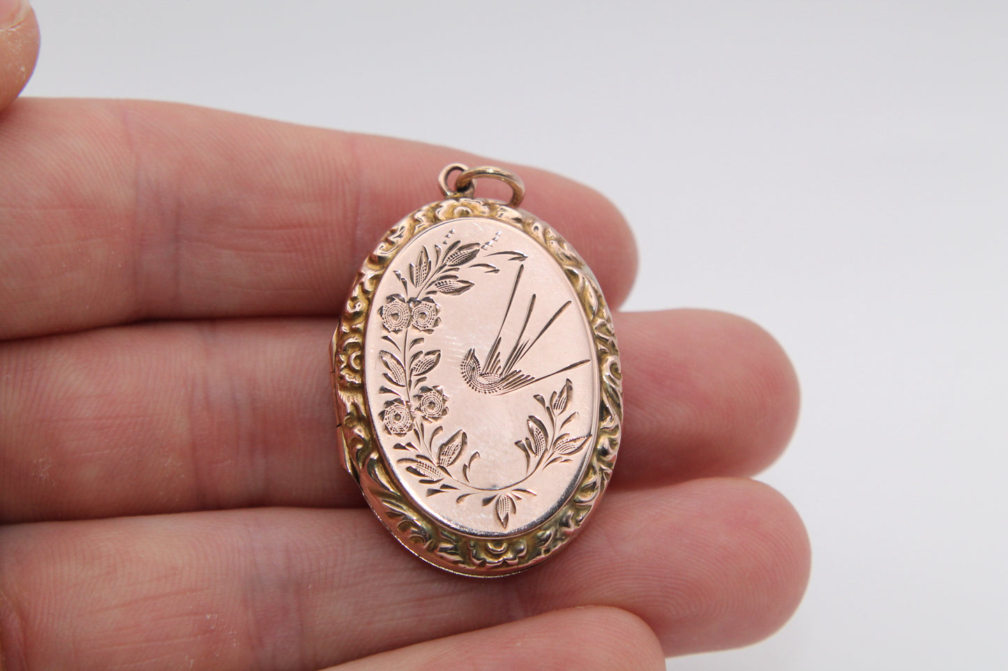 edwardian-9ct-gold-decorative-oval-swallow-locket