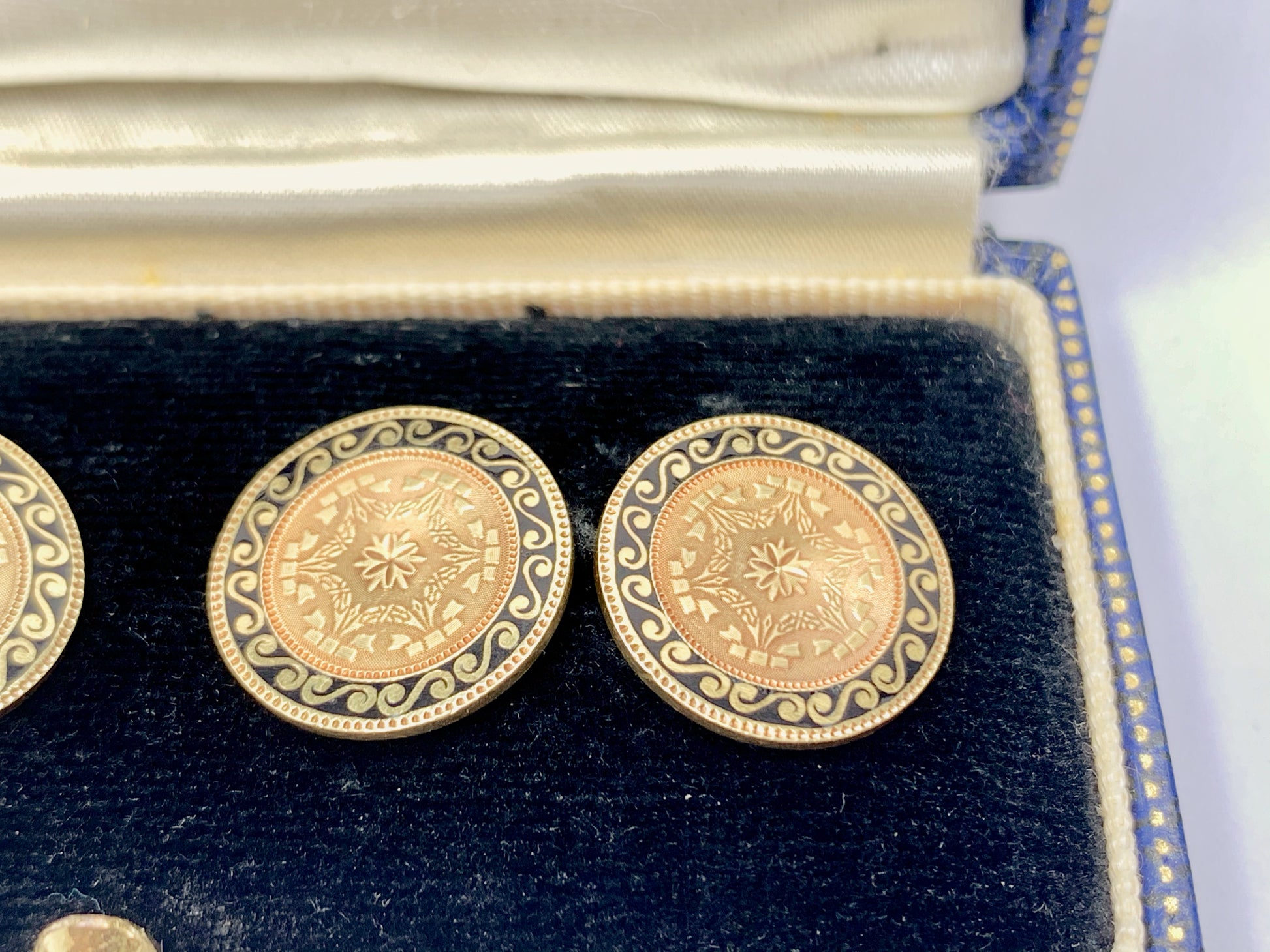 14ct-antique-gold-enamel-cufflinks