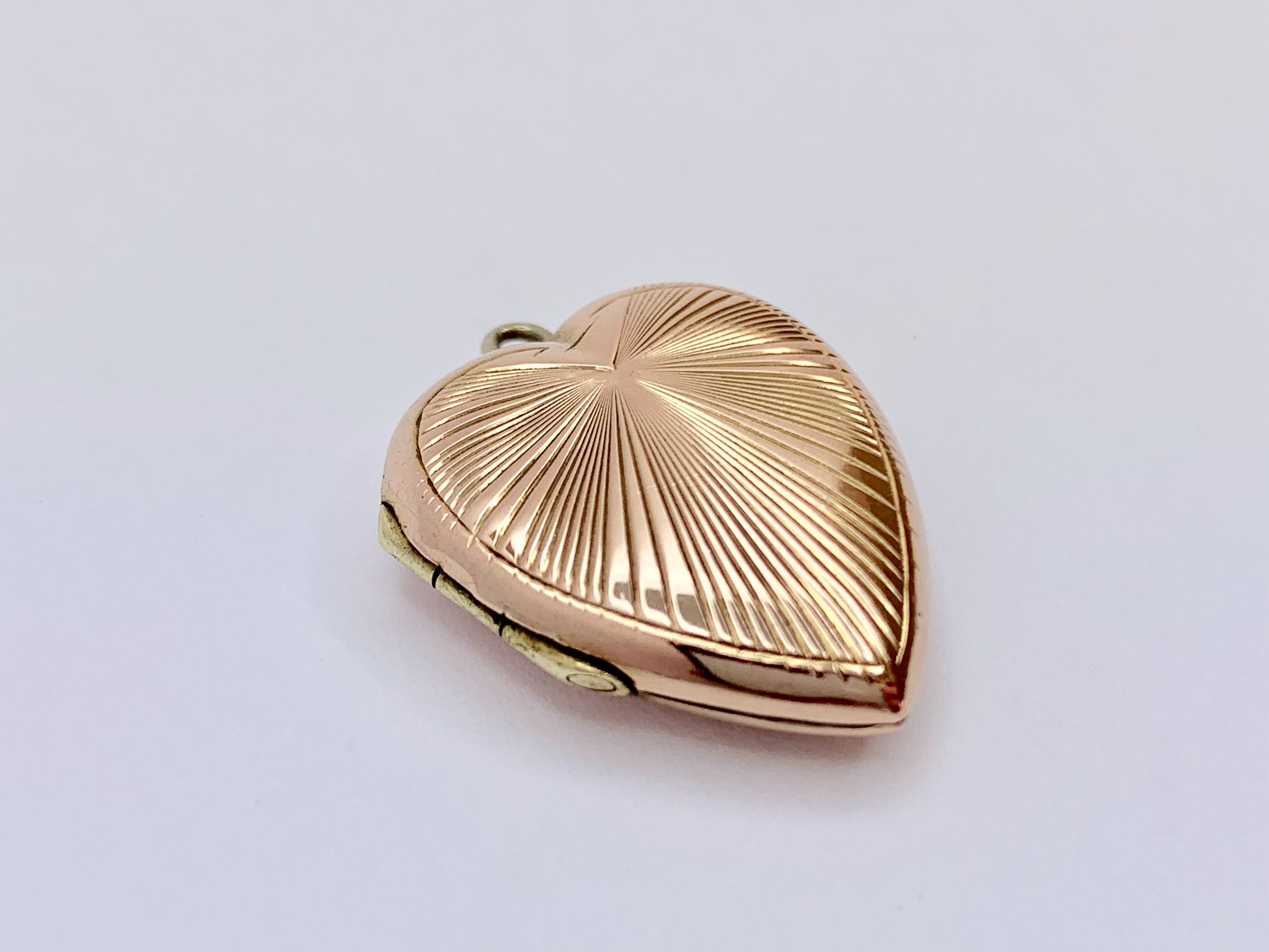 9ct-antique-art-deco-heart-locket