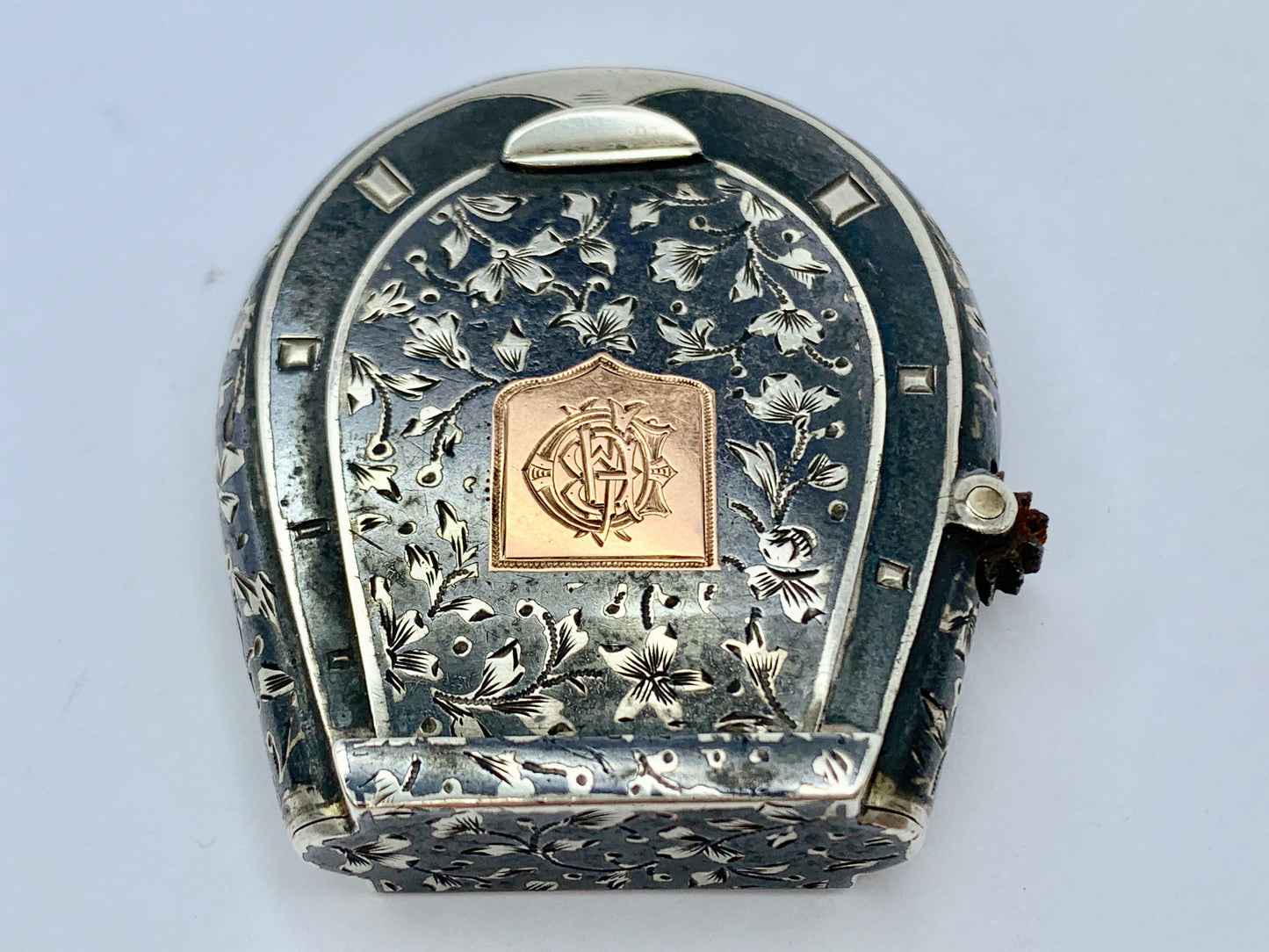 rare-antique-gold-niello-horseshoe-vesta-case