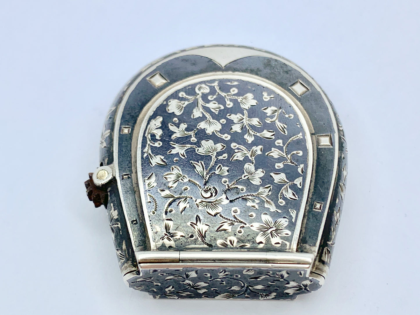 rare-antique-gold-niello-horseshoe-vesta-case