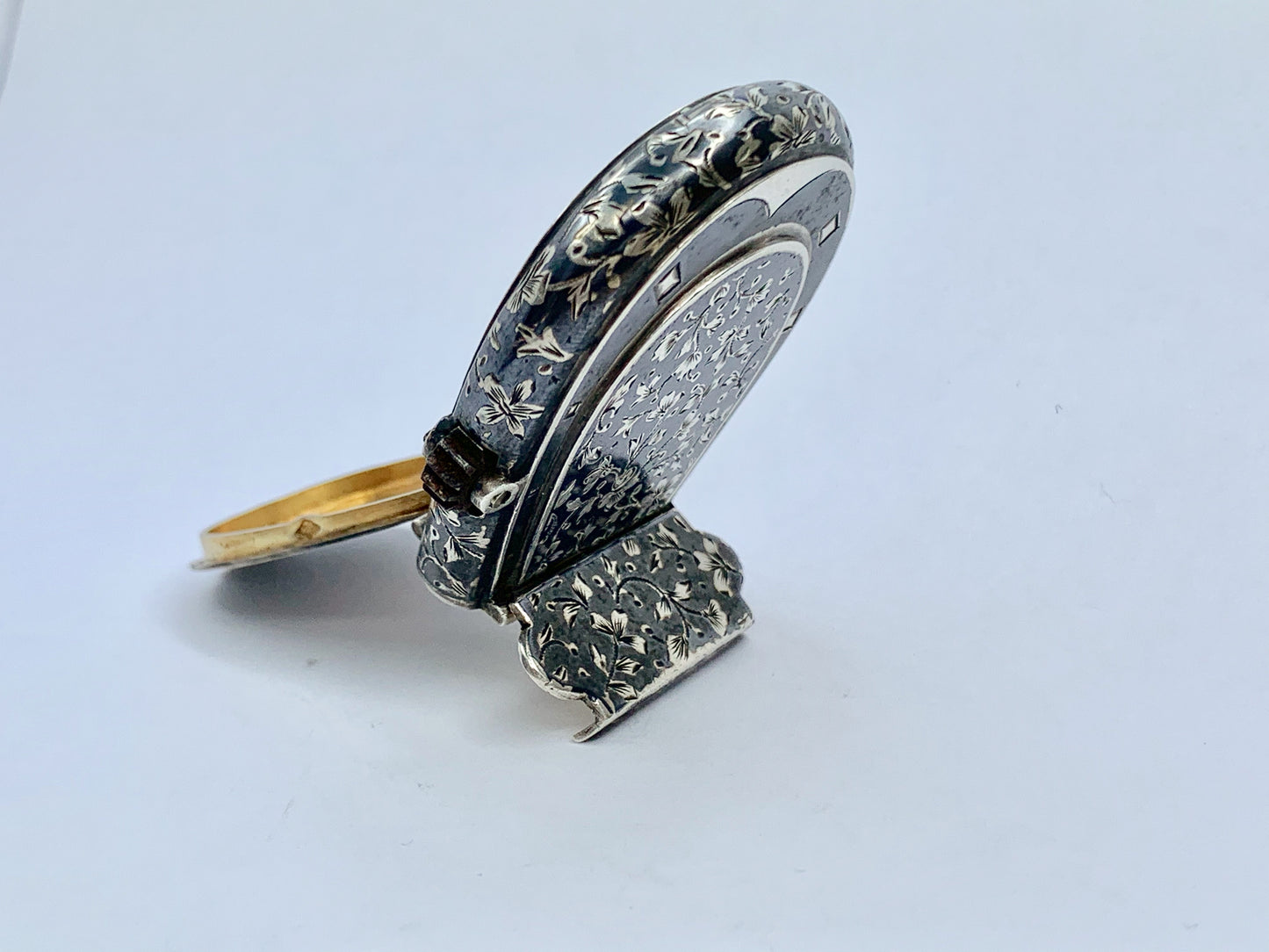 rare-antique-gold-niello-horseshoe-vesta-case