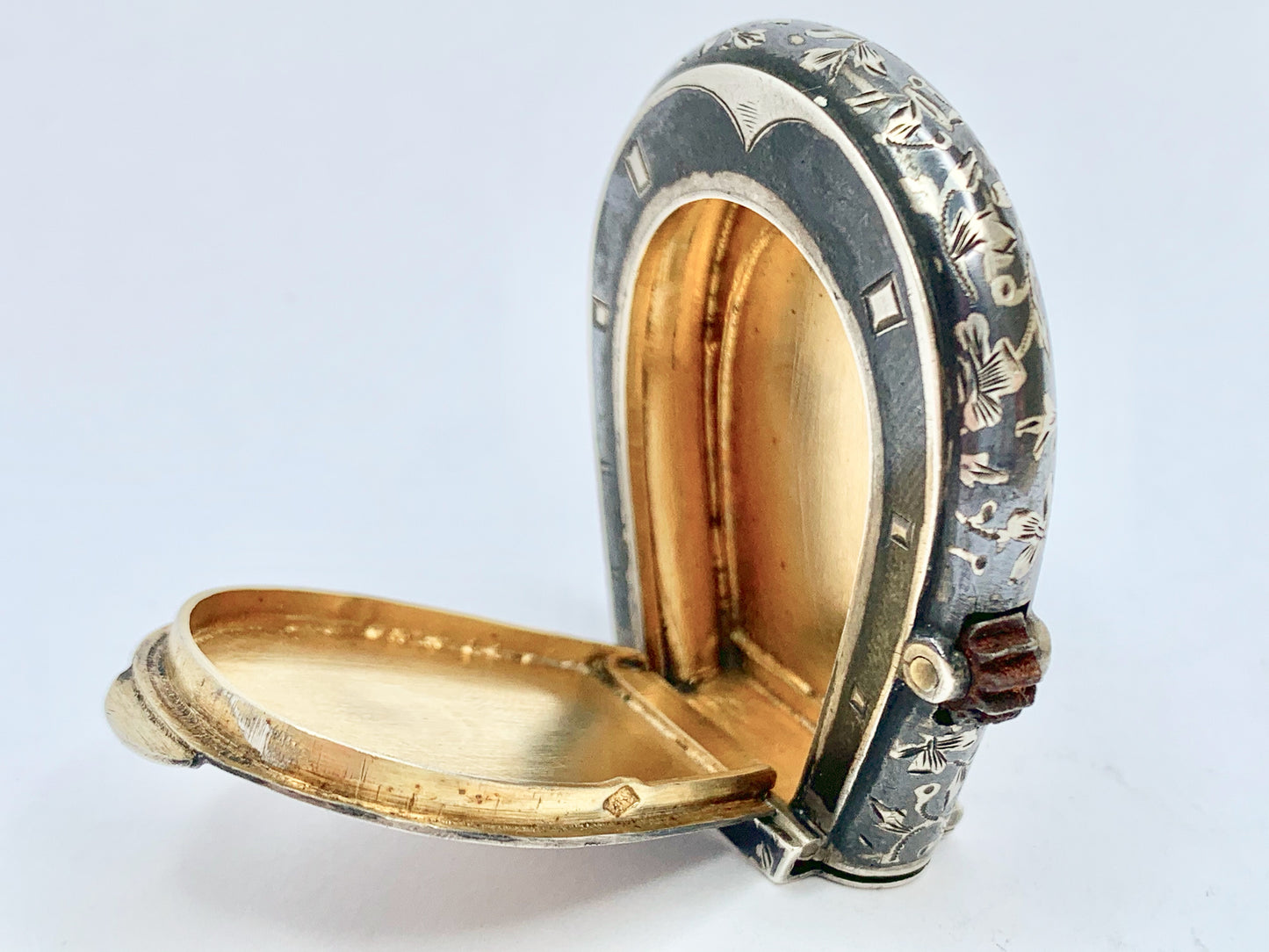 rare-antique-gold-niello-horseshoe-vesta-case