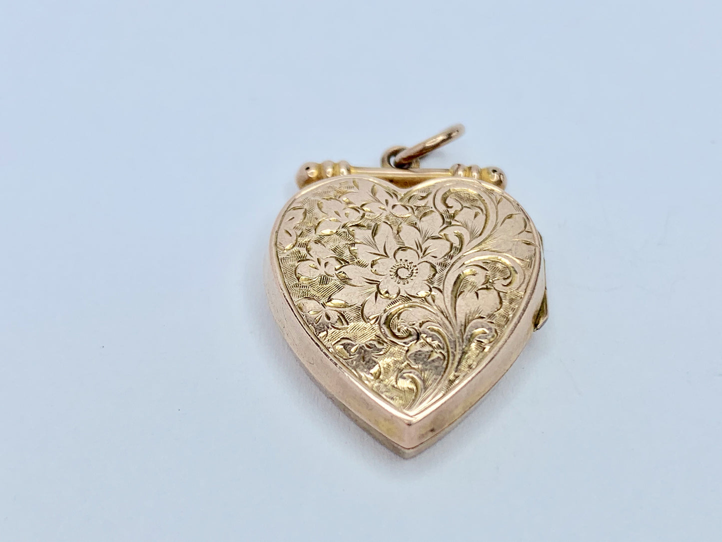 edwardian-9ct-gold-heart-locket