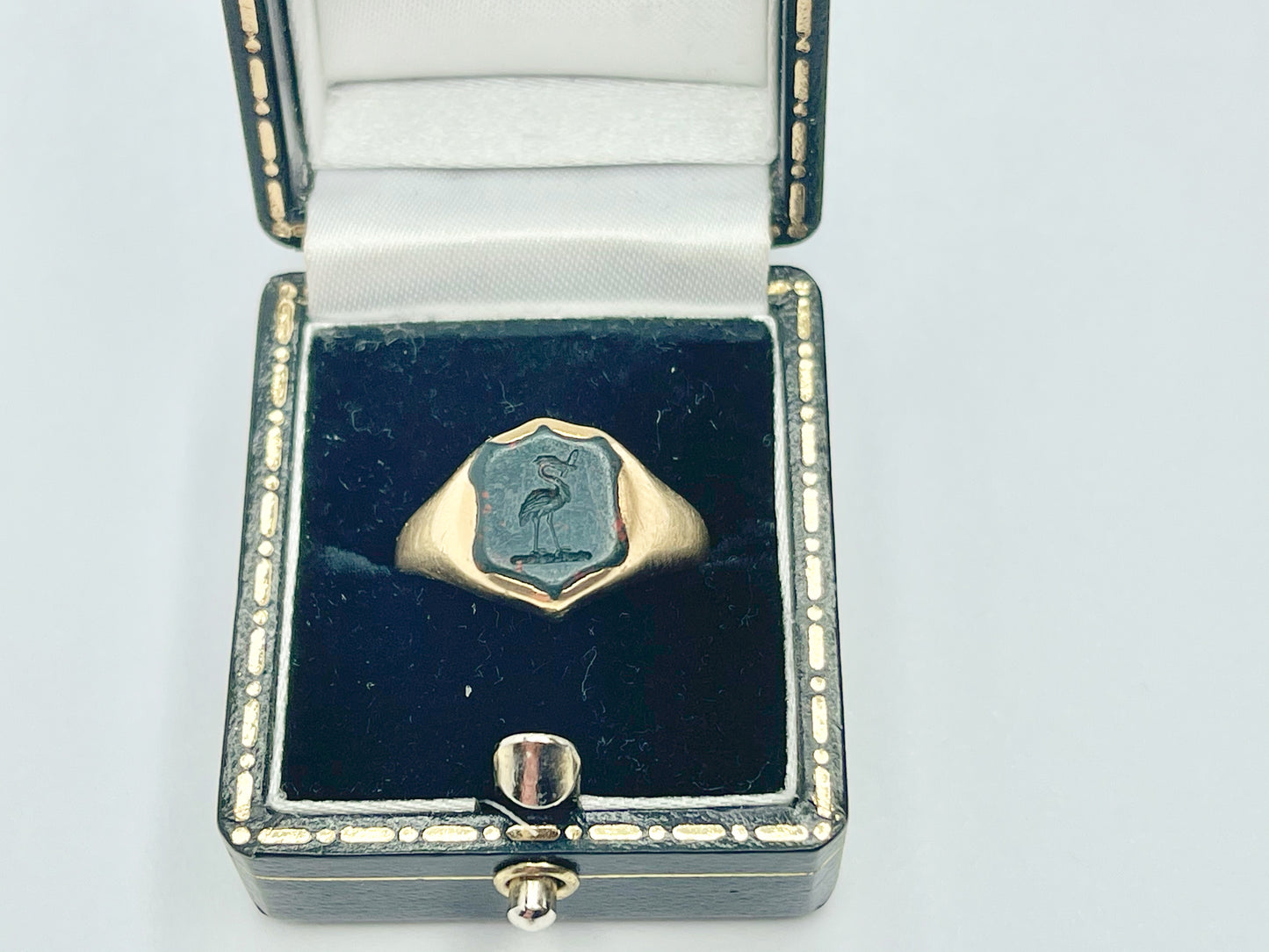 antique-18ct-gold-bloodstone-signet-ring