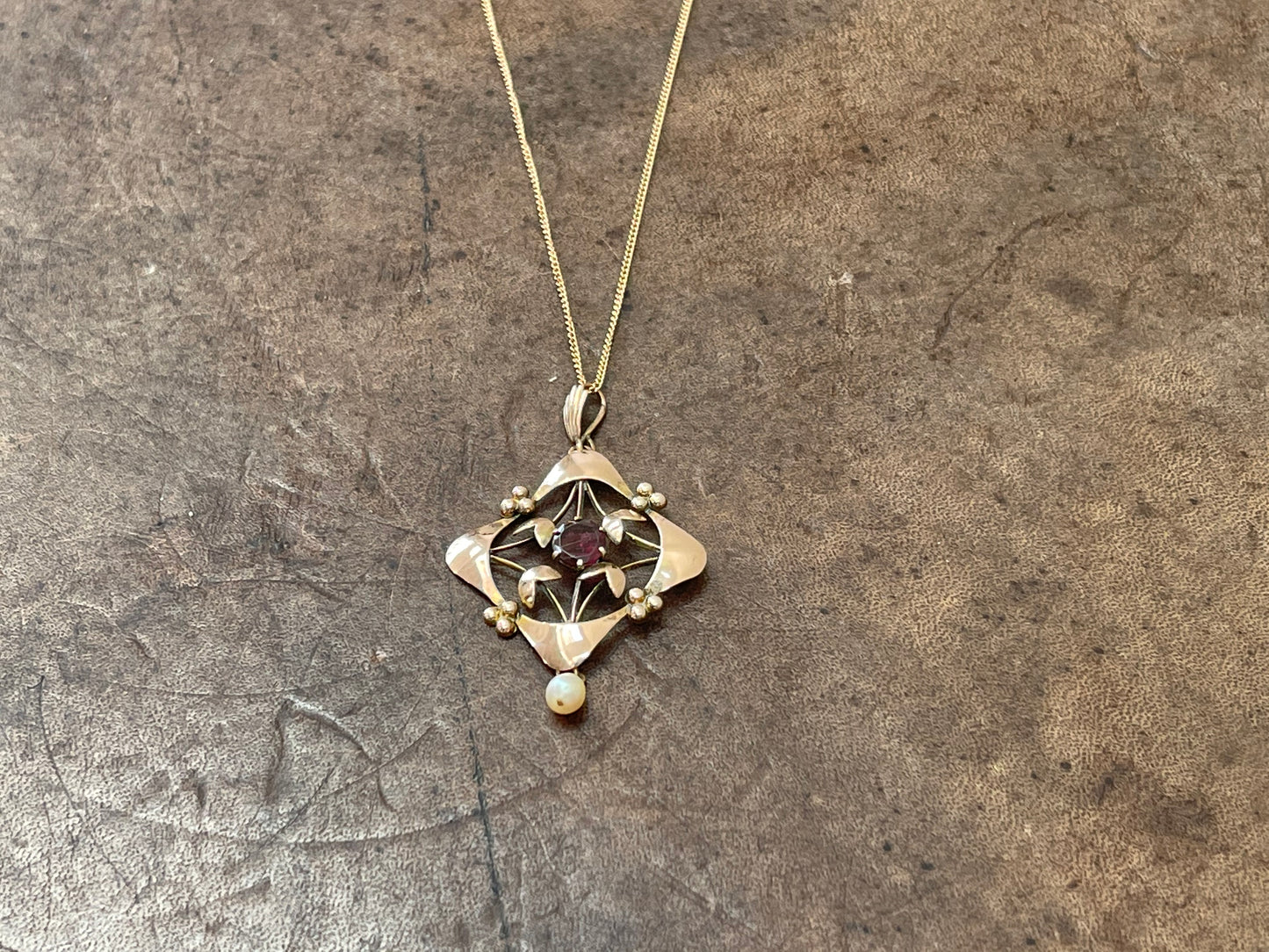 edwardian-9ct-gold-necklace-and-pendant-1