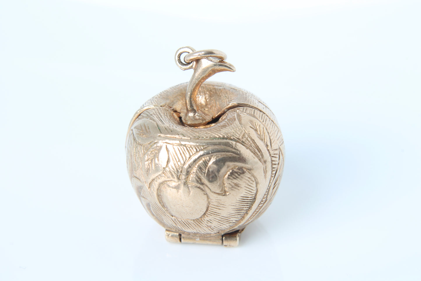 vintage-9ct-gold-apple-adam-and-eve-charm