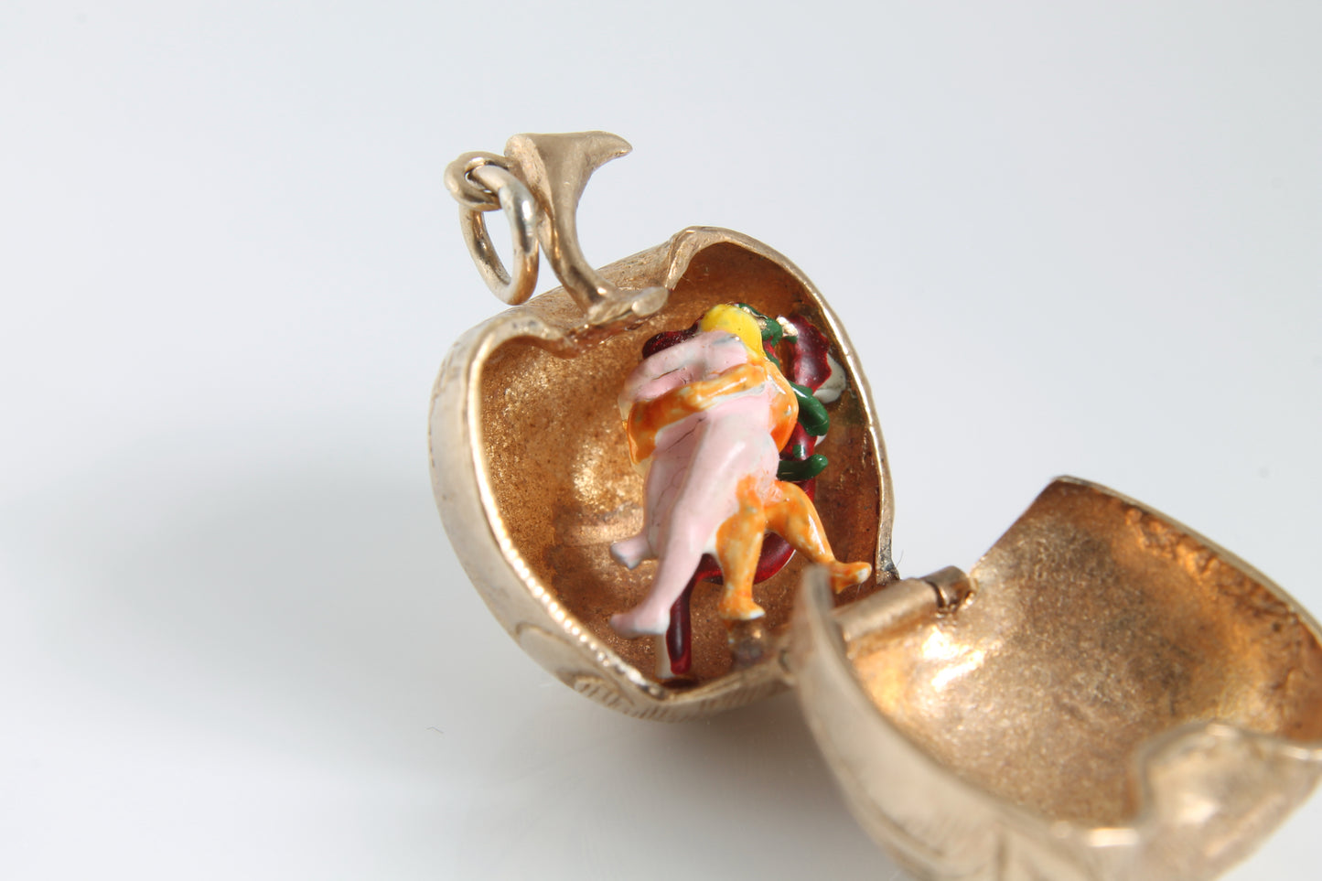vintage-9ct-gold-apple-adam-and-eve-charm