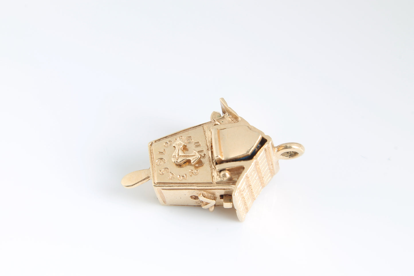 vintage-gold-cuckoo-clock-charm-14ct