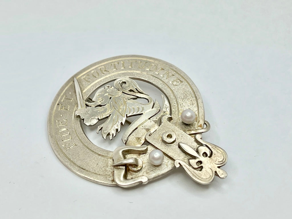 silver-clan-brooch-demi-lion