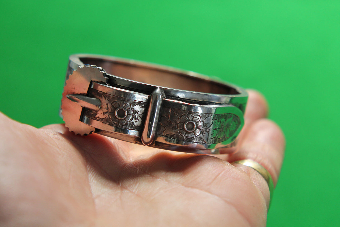 antique-victorian-decorative-silver-buckle-bangle