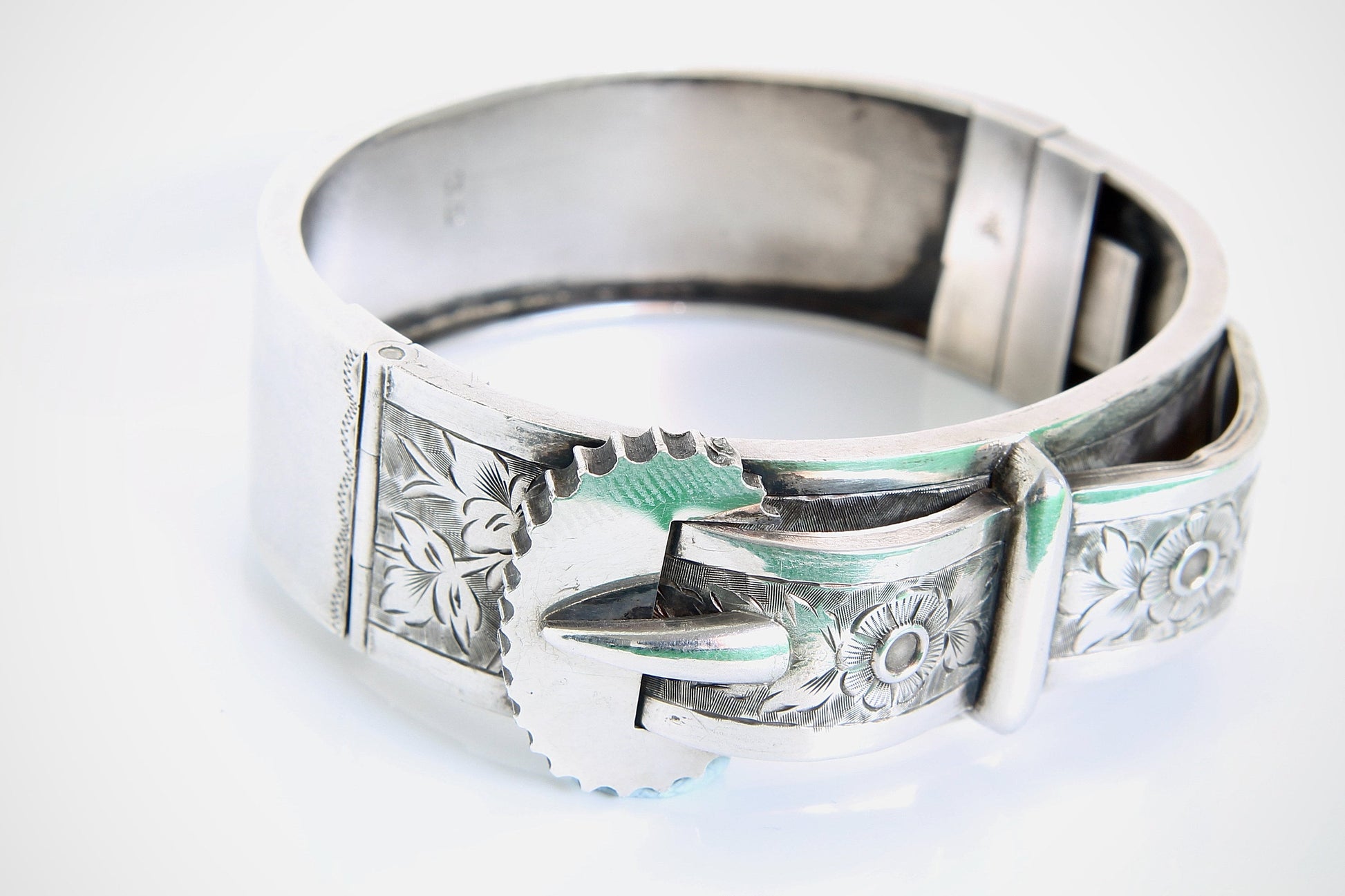 antique-victorian-decorative-silver-buckle-bangle