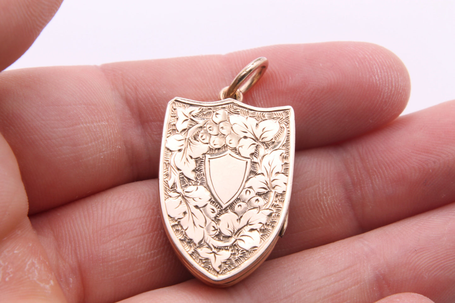 antique-victorian-9ct-gold-and-carnelian-shield-shaped-locket