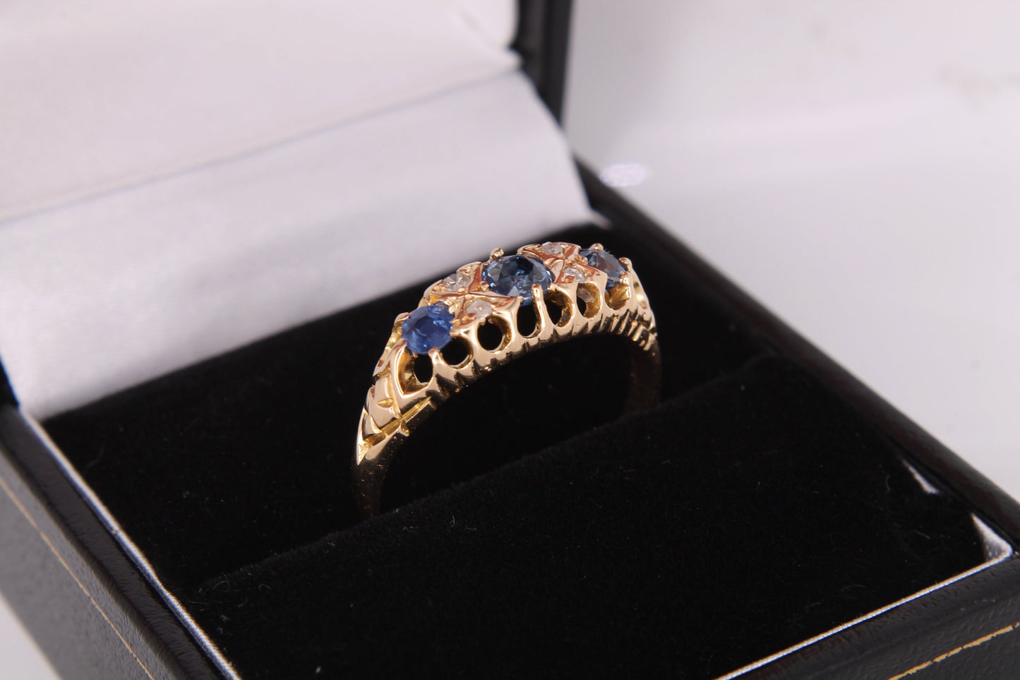 antique-edwardian-18ct-gold-diamond-and-sapphire-ring
