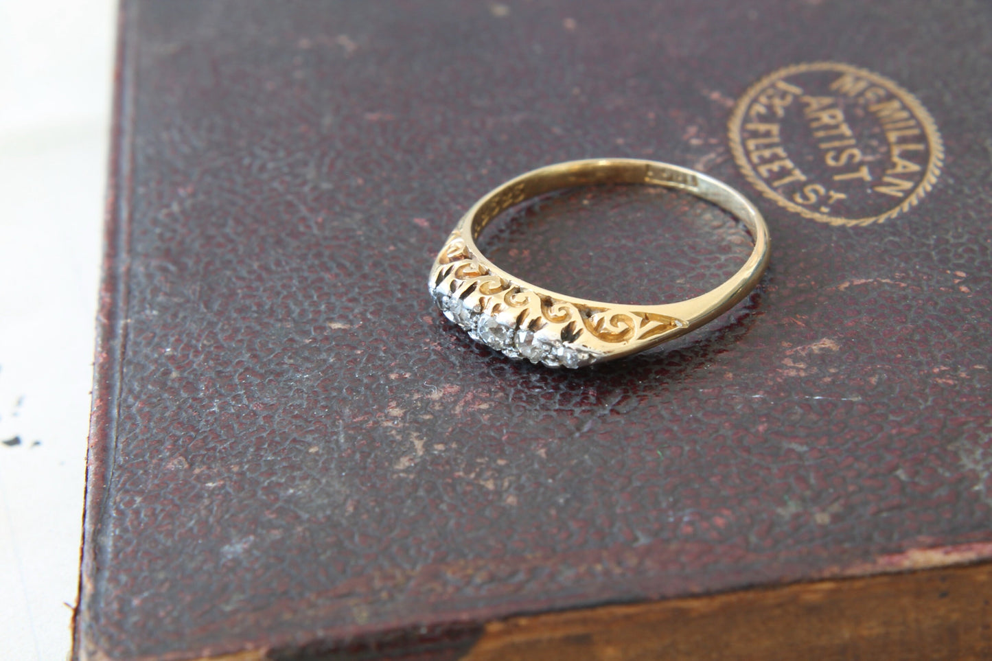 art-deco-18ct-gold-diamond-ring