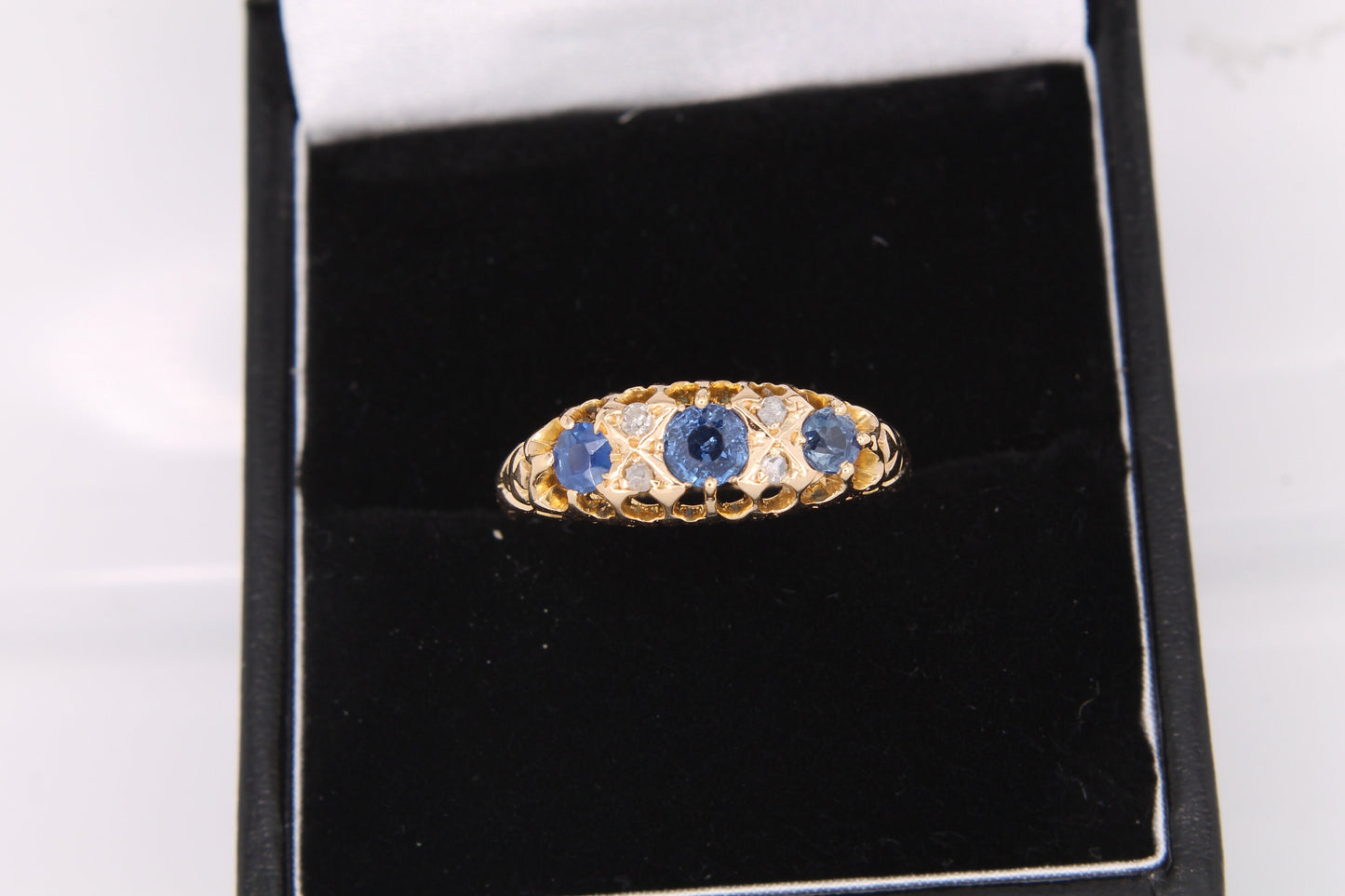 antique-edwardian-18ct-gold-diamond-and-sapphire-ring