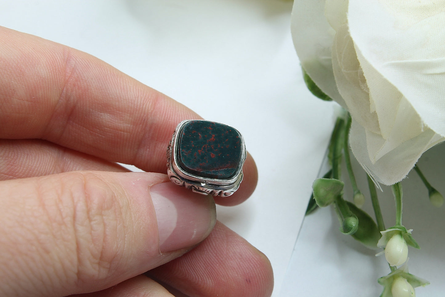 antique-victorian-sterling-silver-bloodstone-decorative-pendant