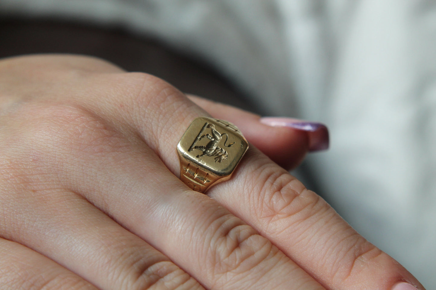 antique-18ct-gold-intaglio-signet-ring-lion-crest-c-1920