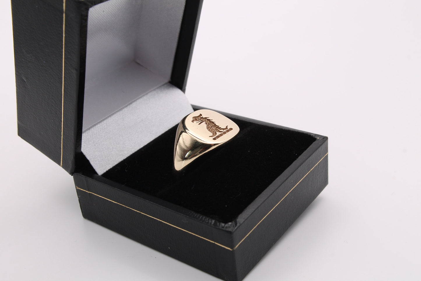 vintage-9ct-yellow-gold-intaglio-signet-ring-griffin-crest