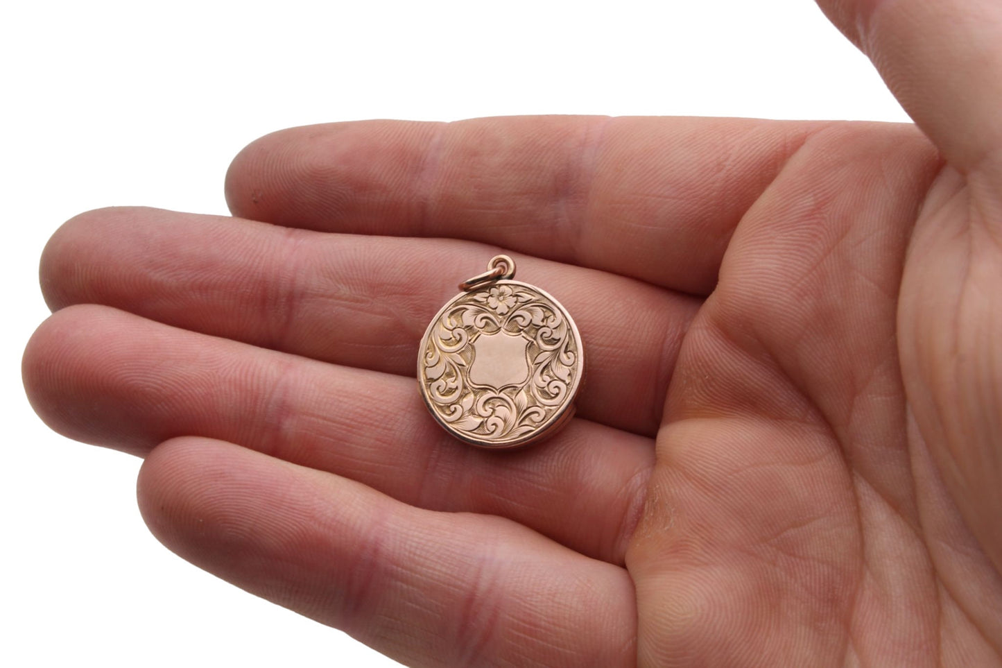 antique-9ct-gold-foliate-locket-1901