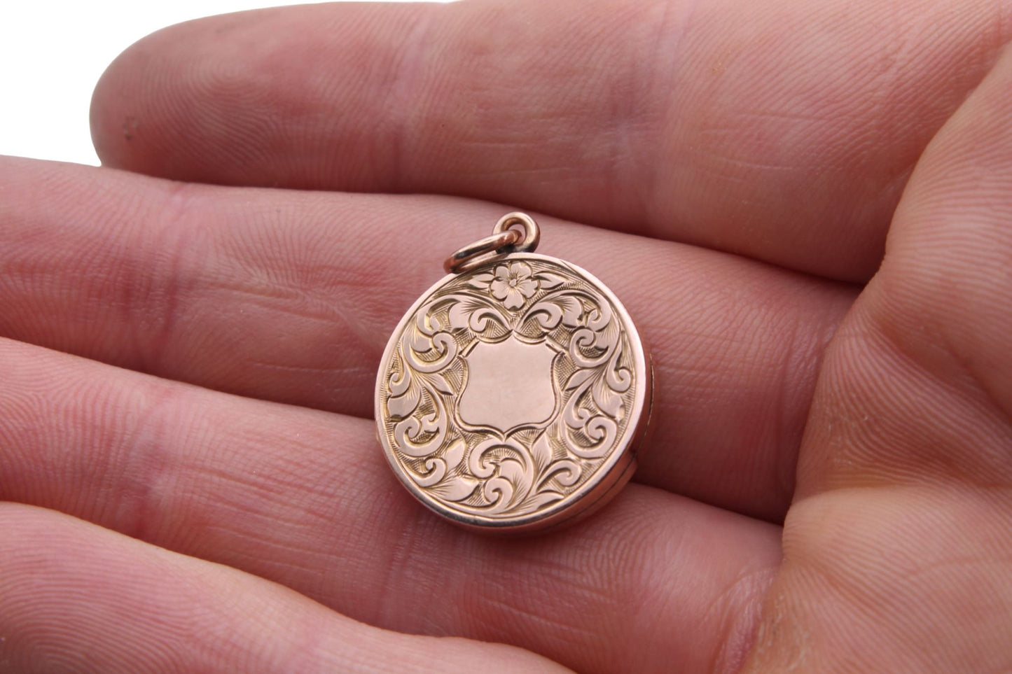 antique-9ct-gold-foliate-locket-1901