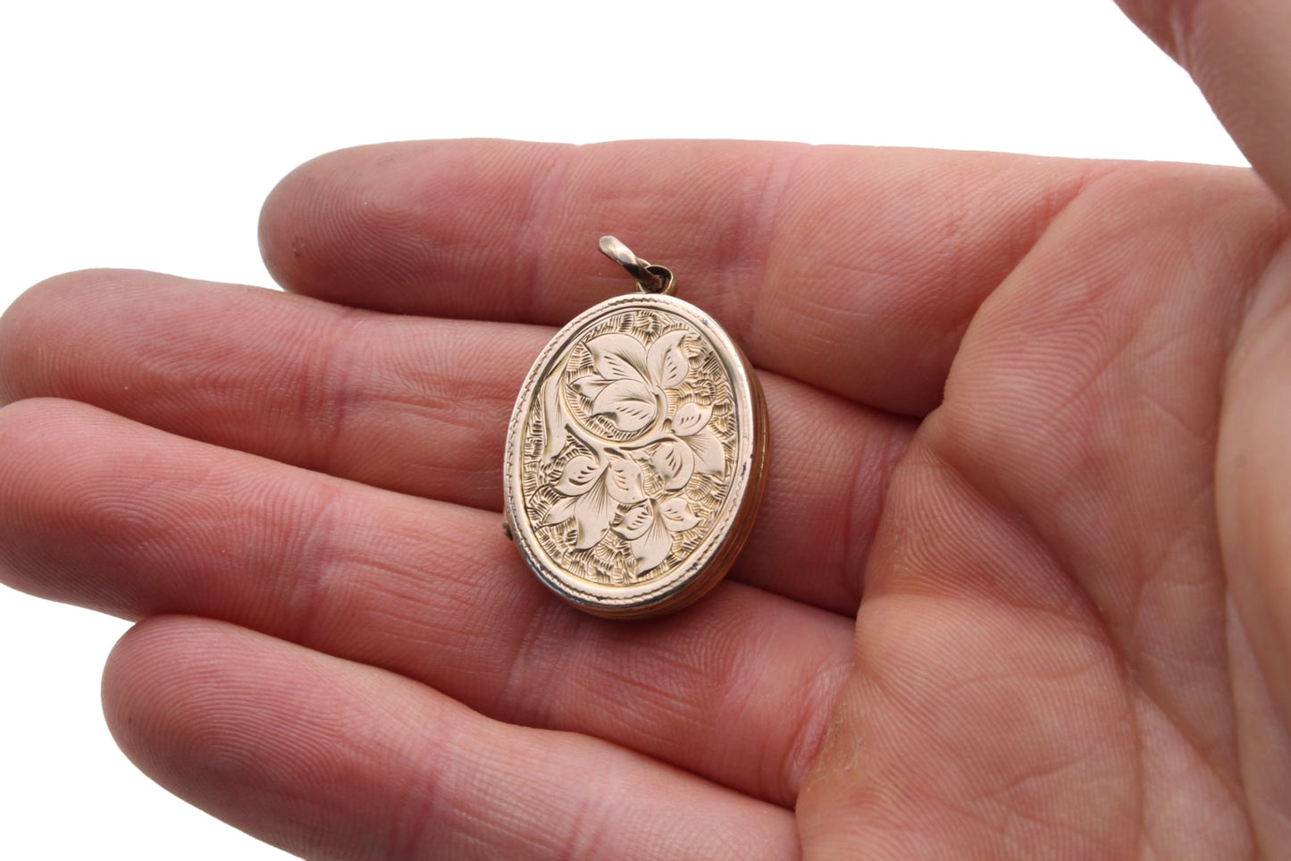 antique-victorian-9ct-gold-back-front-foliate-engraved-locket