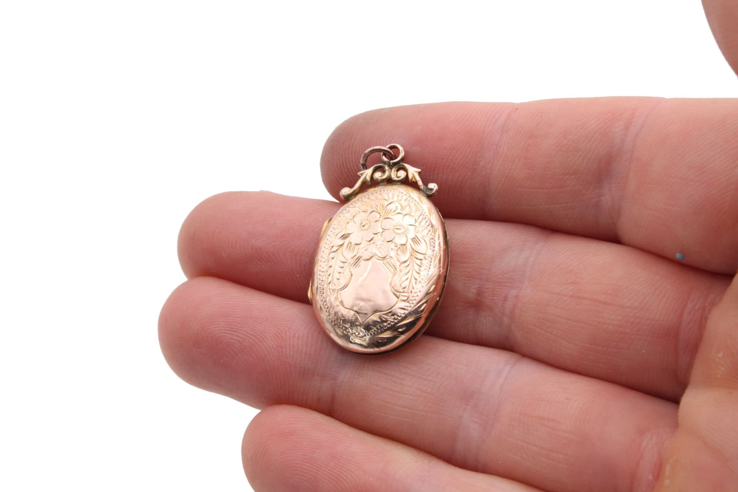 antique-9ct-gold-foliate-locket