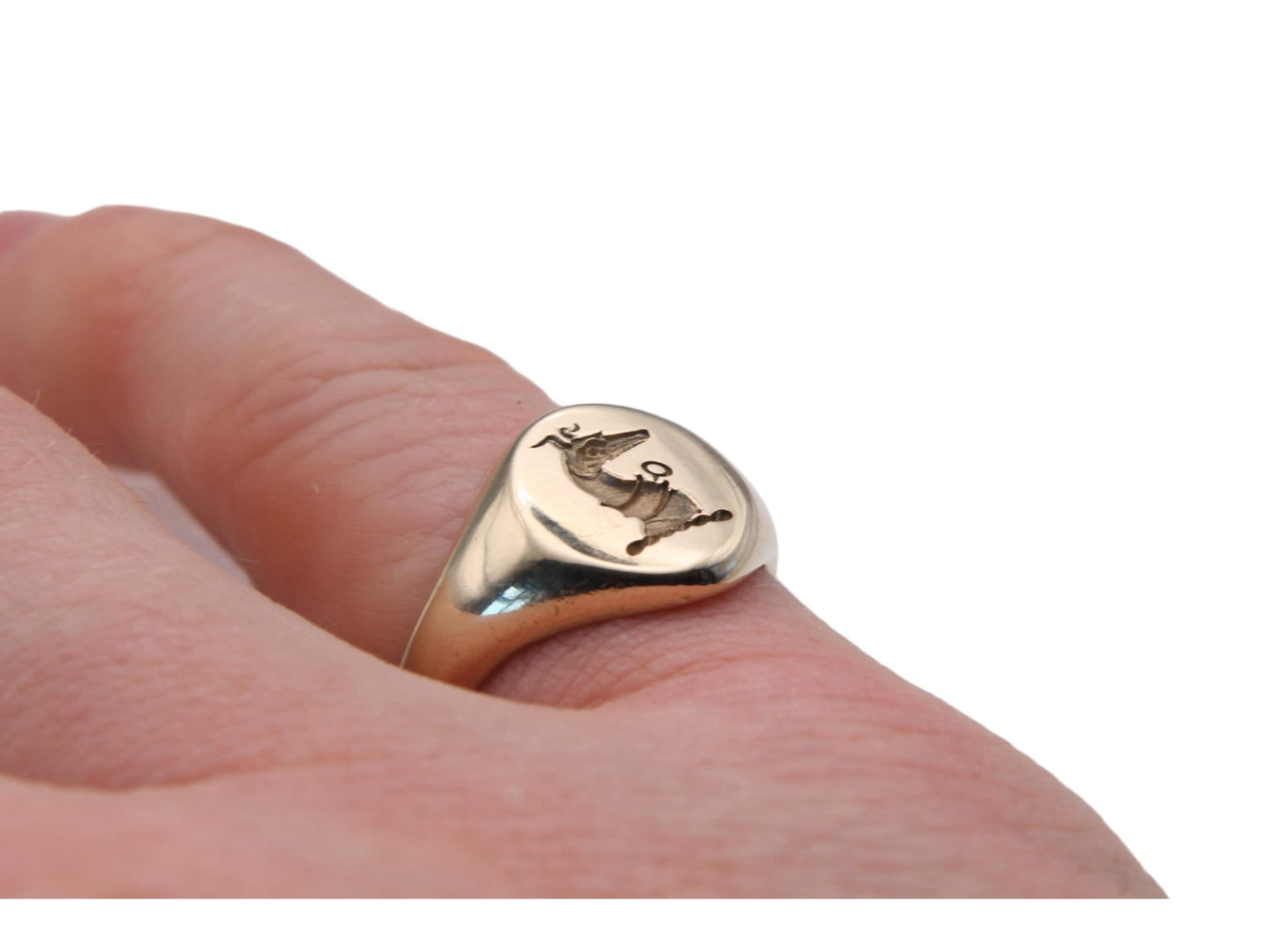 vintage-9ct-yellow-gold-greyhound-crest-intaglio-signet-ring
