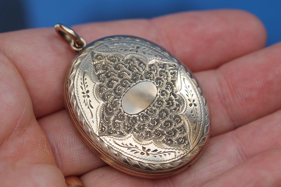 Antique 9ct Gold Memorial Locket | In Memory Of | Victorian c.1860 — view 6