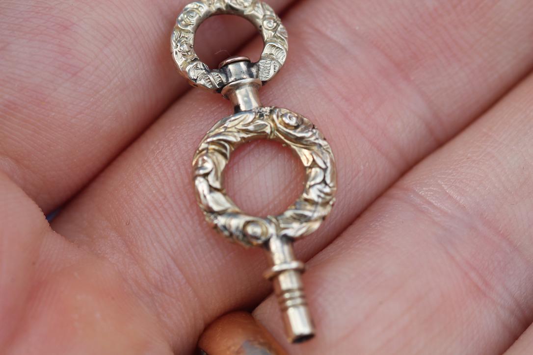 Antique Victorian 15ct Gold Filled Chased Watch Key | c.1860 — view 11