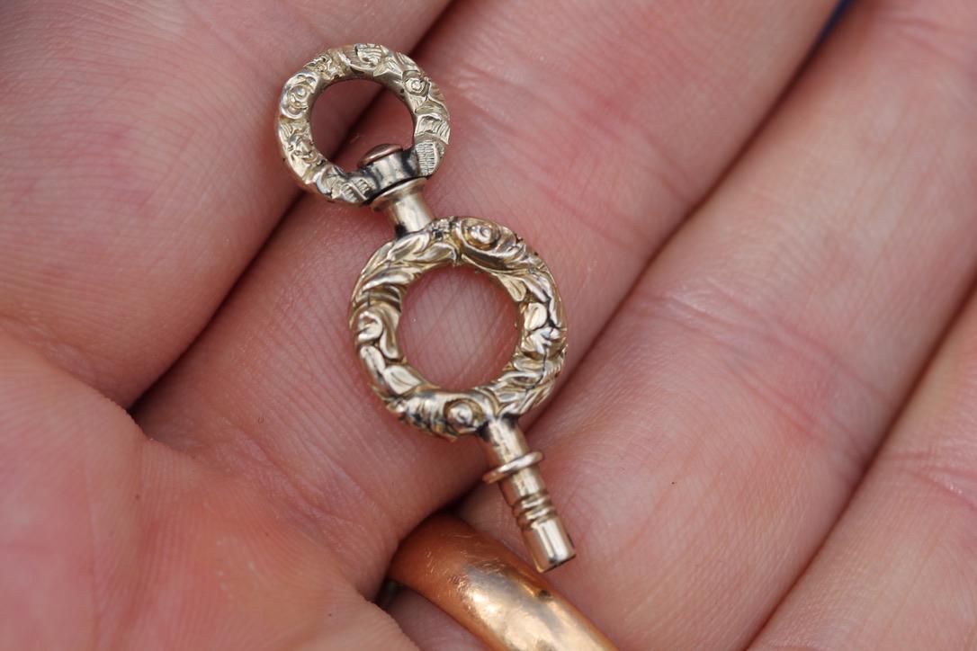 Antique Victorian 15ct Gold Filled Chased Watch Key | c.1860 — view 12