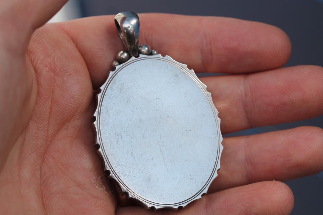Antique Victorian Sterling Silver Locket | 9ct Gold Bird & Heron Detail c.1880 — view 7