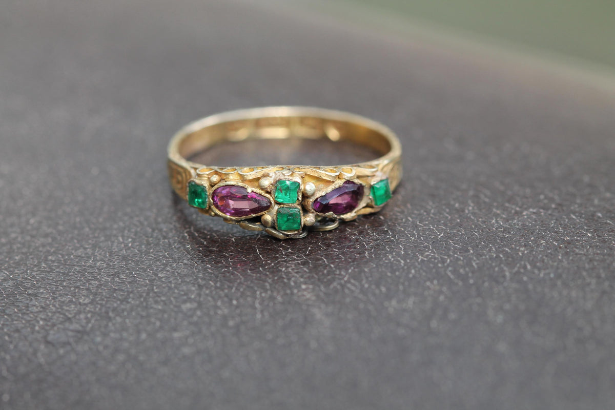 Antique Victorian 15ct gold garnet and emerald ring