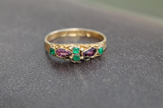 Antique Victorian 15ct gold garnet and emerald ring