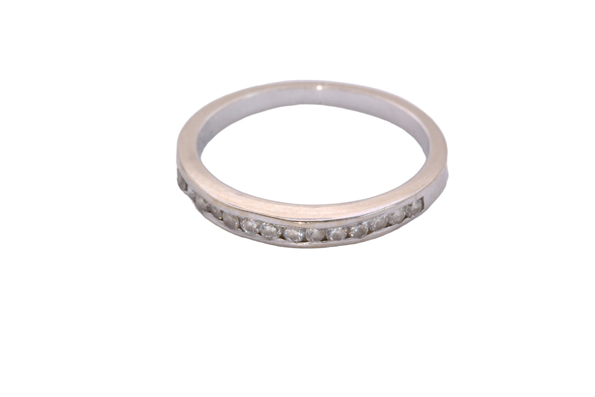 Reverse of 18ct white gold ring showing 750 stamp