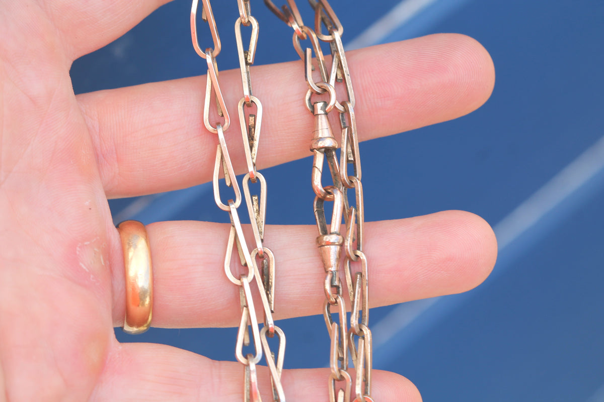 Close-up of distinctive elongated open links on Victorian chain