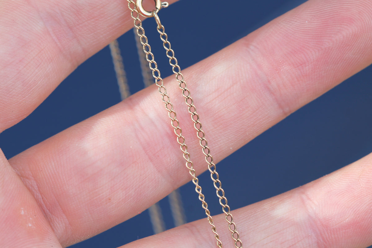 Vintage c.1970 9ct Gold Fine Curb Link Necklace | 24.5" — view 8