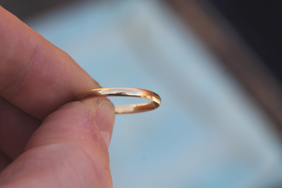 Side view of early Victorian 18ct gold wedding band