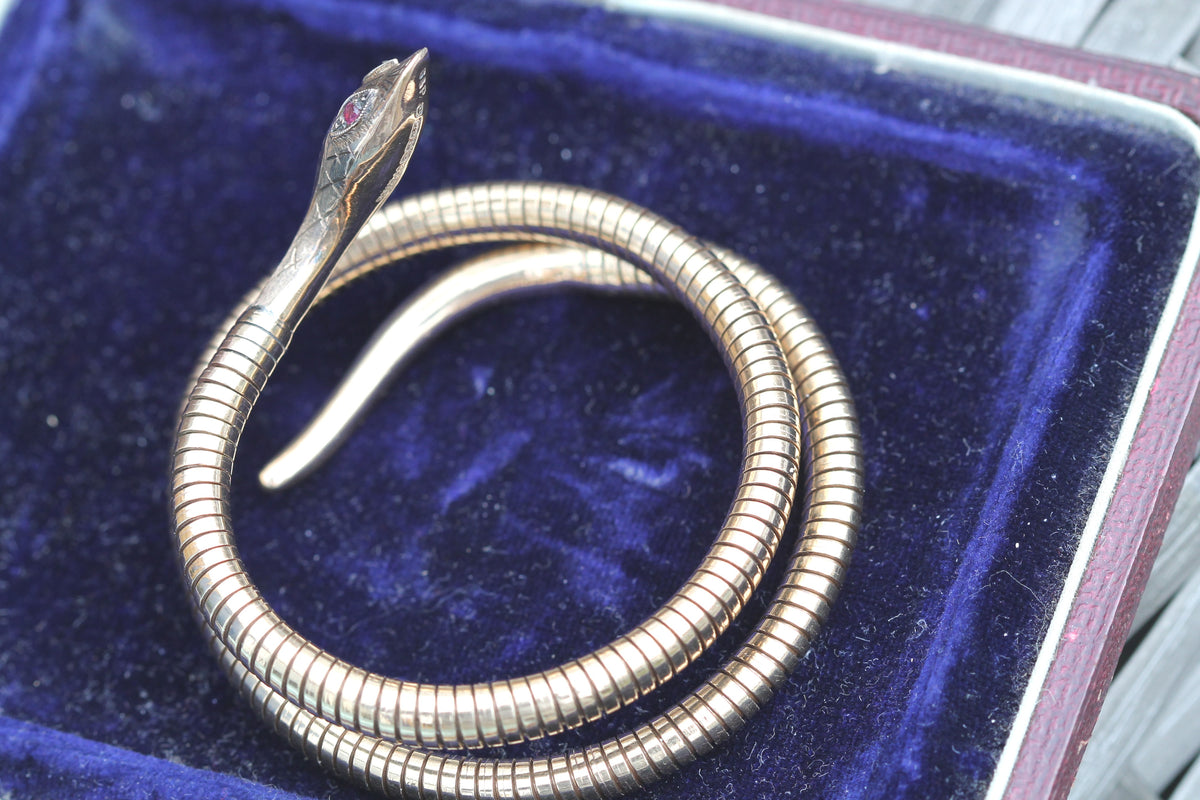 Vintage 1979 9ct Gold Expandable Snake Bangle with Ruby Eyes | 28g — view 8