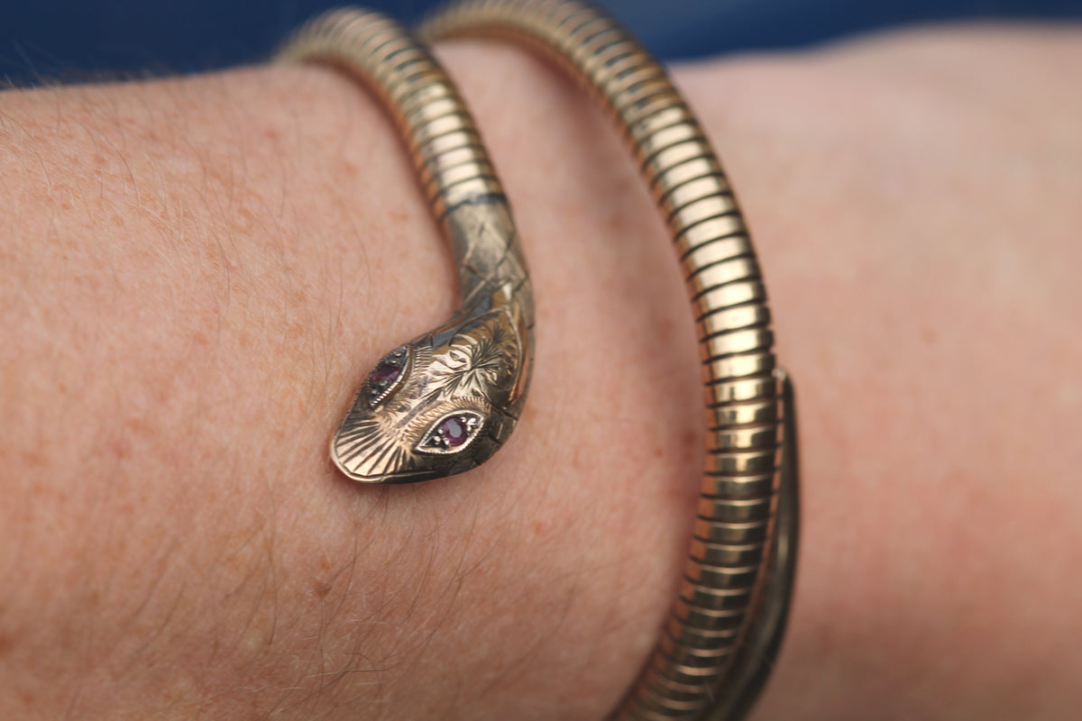 Vintage 1979 9ct Gold Expandable Snake Bangle with Ruby Eyes | 28g — view 16