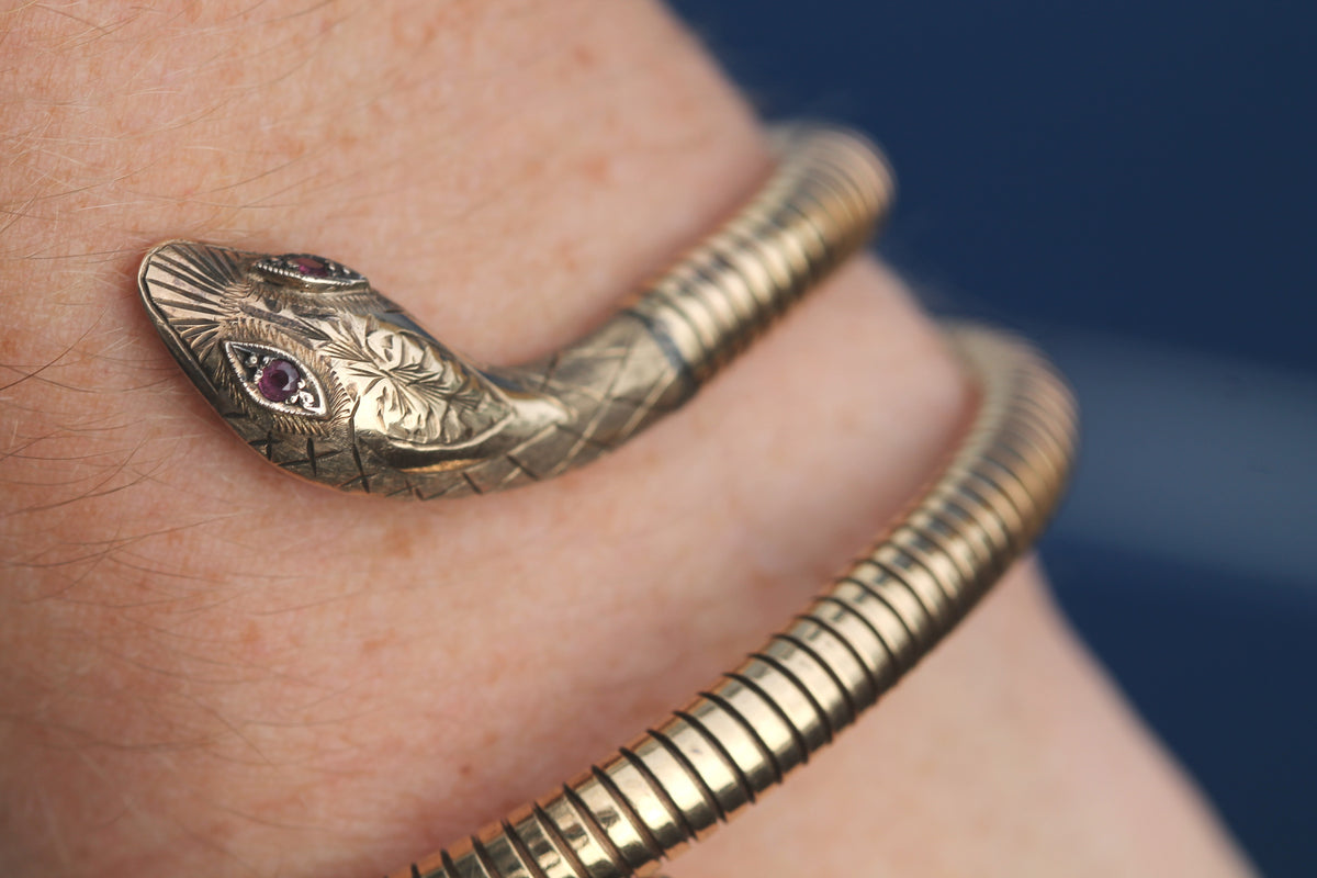 Vintage 1979 9ct Gold Expandable Snake Bangle with Ruby Eyes | 28g — view 17