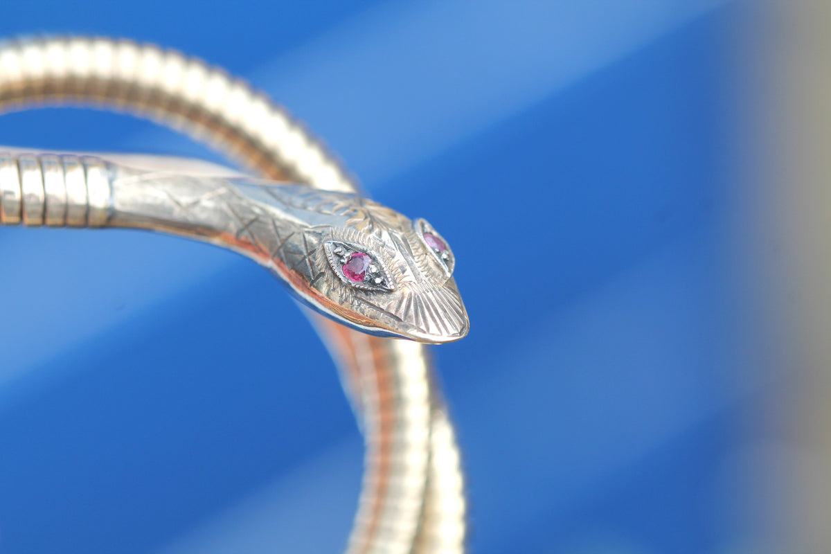 Vintage 1979 9ct Gold Expandable Snake Bangle with Ruby Eyes | 28g — view 10
