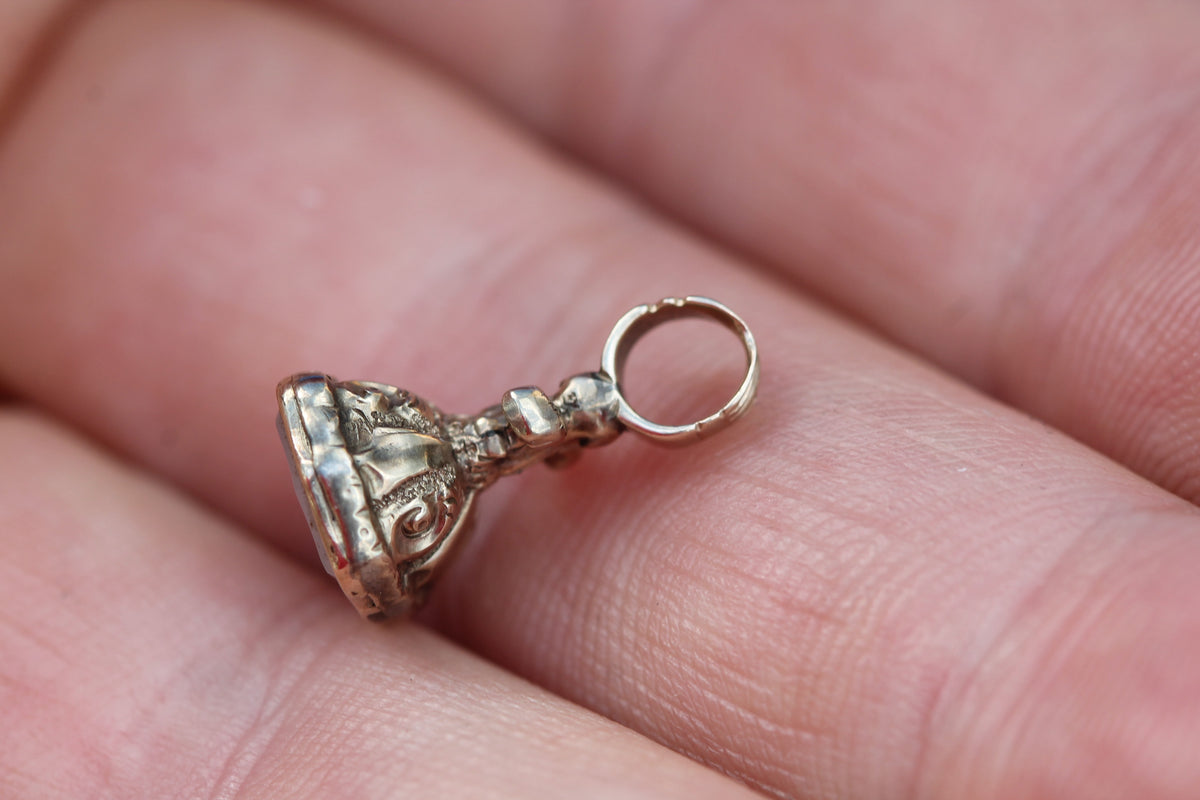 Antique Victorian 9ct Gold Cased Chalcedony “I Will Return” Seal Pendant c.1880 — view 7