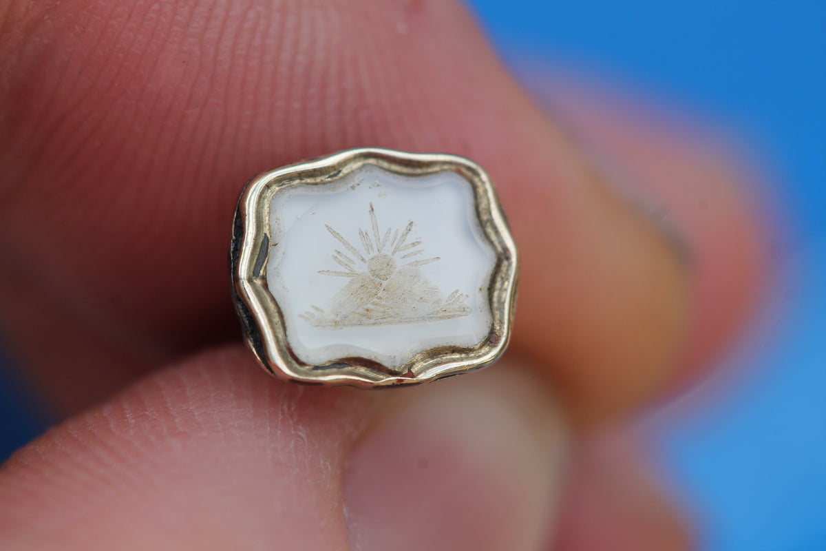 Antique Victorian 9ct gold cased chalcedony seal with rising sun intaglio
