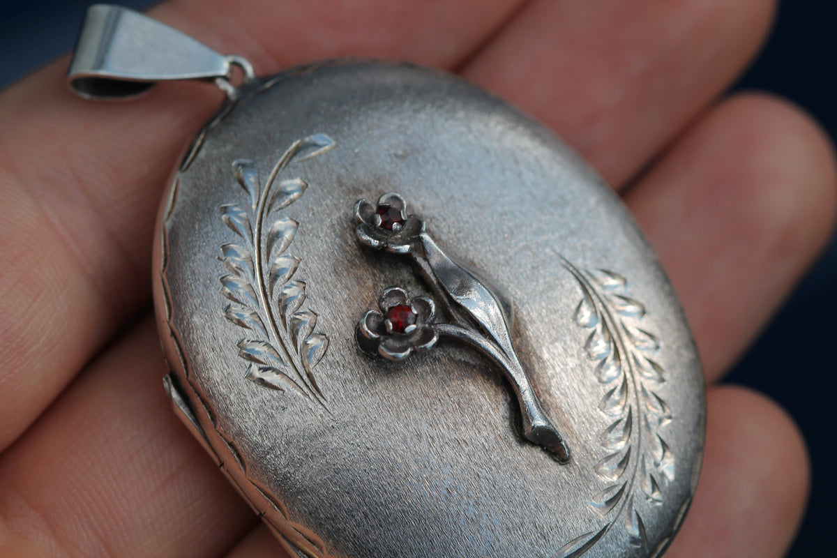 Vintage 1975 Sterling Silver Garnet Floral Mizpah Locket — view 4