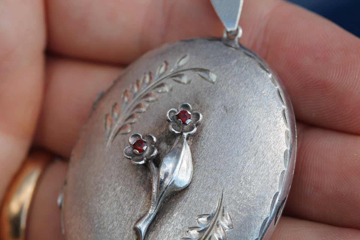 Vintage 1975 Sterling Silver Garnet Floral Mizpah Locket — view 5