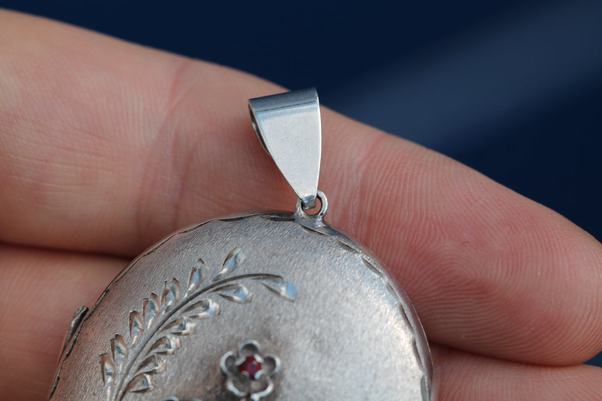 Vintage 1975 Sterling Silver Garnet Floral Mizpah Locket — view 6
